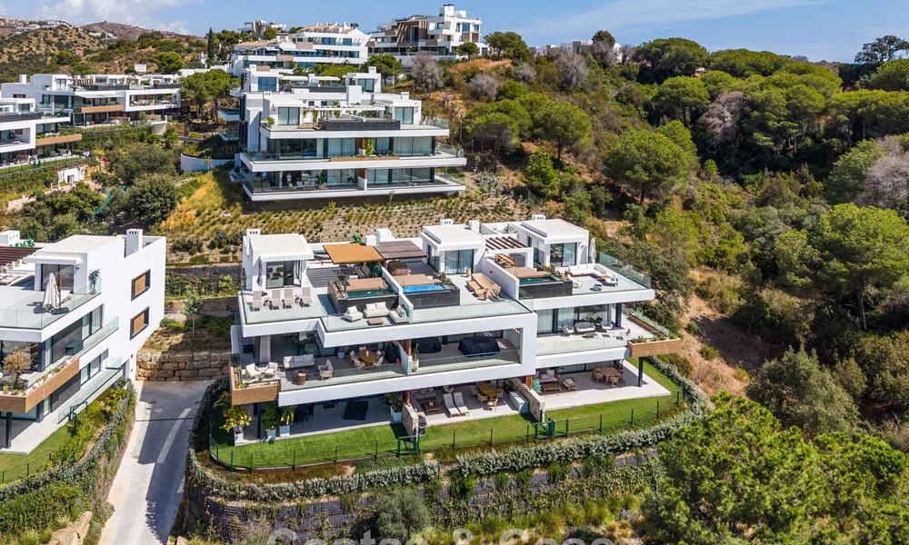 Instapklaar, modernistisch duplex penthouse met zeezicht te koop in Oost-Marbella 786500