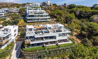 Instapklaar, modernistisch duplex penthouse met zeezicht te koop in Oost-Marbella 786500 