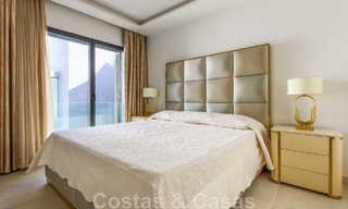 Instapklare, modernistisch hoekhuis met frontaal zeezicht te koop op enkele minuten lopen van Estepona centrum 786316 