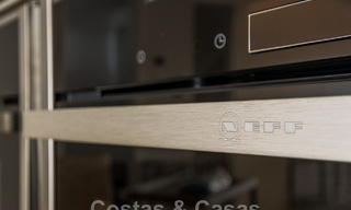 Instapklare, modernistisch hoekhuis met frontaal zeezicht te koop op enkele minuten lopen van Estepona centrum 786323 