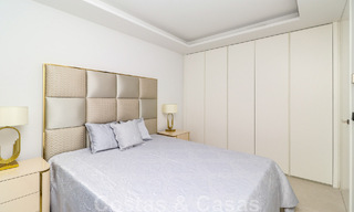 Instapklare, modernistisch hoekhuis met frontaal zeezicht te koop op enkele minuten lopen van Estepona centrum 786331 