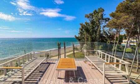 Instapklare, modernistisch hoekhuis met frontaal zeezicht te koop op enkele minuten lopen van Estepona centrum 786342