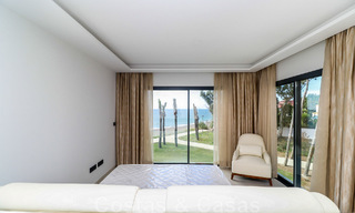 Instapklare, modernistisch hoekhuis met frontaal zeezicht te koop op enkele minuten lopen van Estepona centrum 786350 