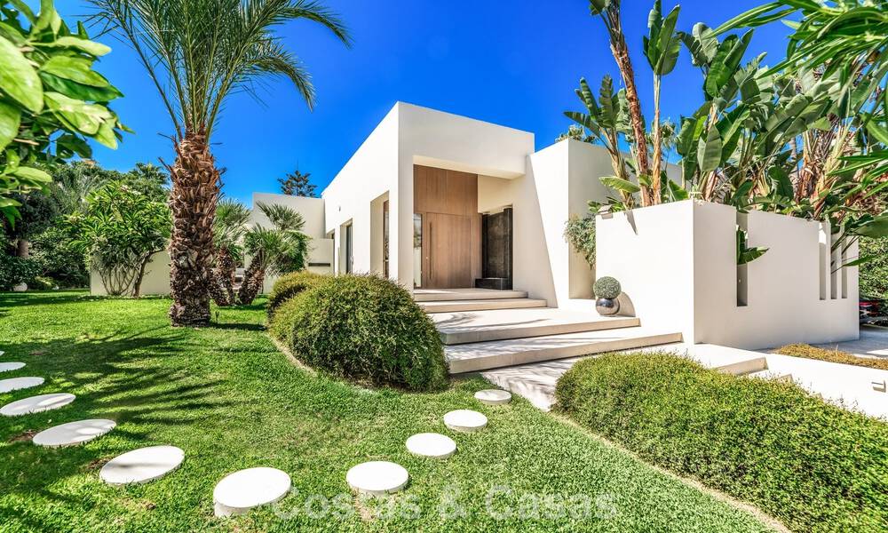 Modernistische, gelijkvloerse luxevilla te koop op een steenworp van het strand ten oosten van Marbella centrum 786769