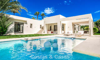 Modernistische, gelijkvloerse luxevilla te koop op een steenworp van het strand ten oosten van Marbella centrum 786798 