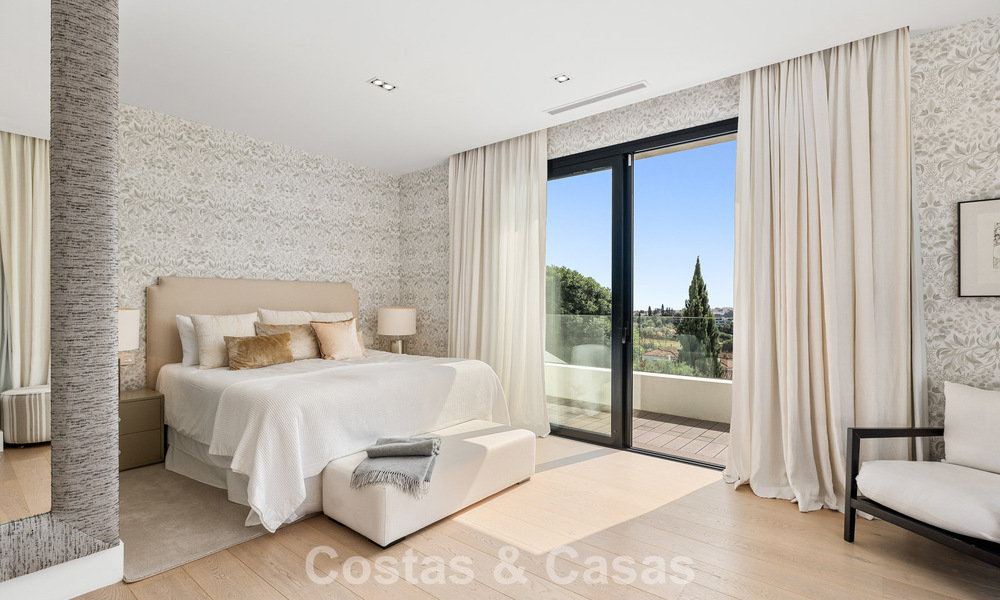Gemoderniseerde familievilla te koop in een begeerde golfomgeving in Nueva Andalucia, Marbella 786805