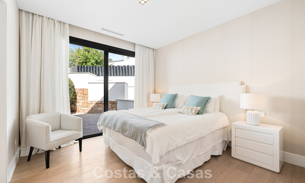 Gemoderniseerde familievilla te koop in een begeerde golfomgeving in Nueva Andalucia, Marbella 786813
