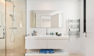 Gemoderniseerde familievilla te koop in een begeerde golfomgeving in Nueva Andalucia, Marbella 786814 