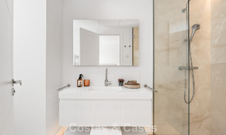 Gemoderniseerde familievilla te koop in een begeerde golfomgeving in Nueva Andalucia, Marbella 786818 