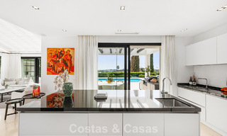 Gemoderniseerde familievilla te koop in een begeerde golfomgeving in Nueva Andalucia, Marbella 786822 
