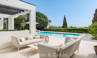 Gemoderniseerde familievilla te koop in een begeerde golfomgeving in Nueva Andalucia, Marbella 786826 