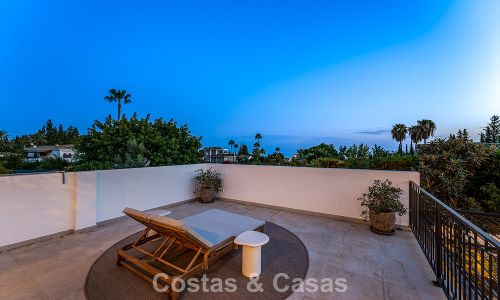Luxueus gerenoveerd villa met zeezicht te koop aan Marbella’s Golden Mile 786882