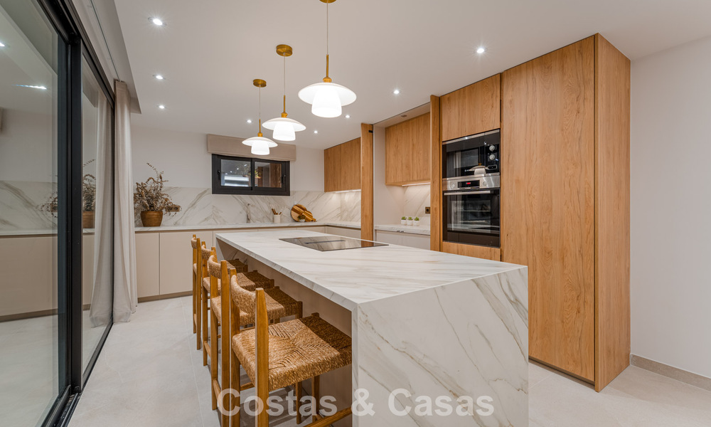 Luxueus gerenoveerd villa met zeezicht te koop aan Marbella’s Golden Mile 786892