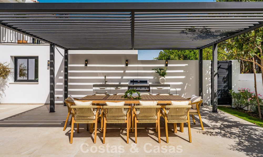 Luxueus gerenoveerd villa met zeezicht te koop aan Marbella’s Golden Mile 786898