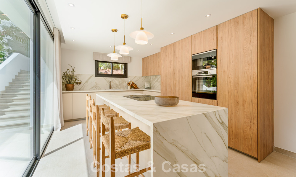 Luxueus gerenoveerd villa met zeezicht te koop aan Marbella’s Golden Mile 786907