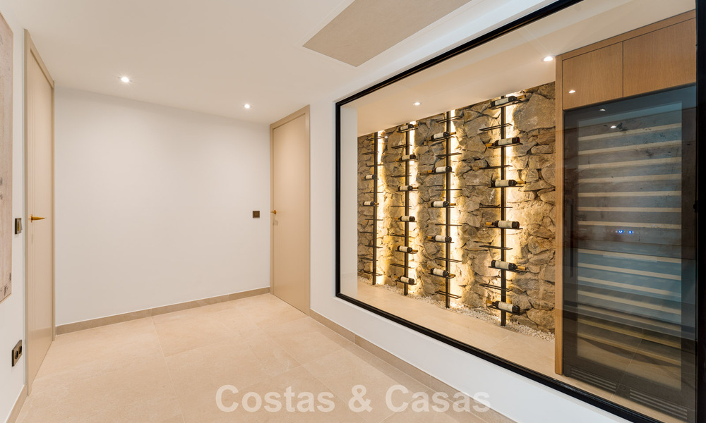 Luxueus gerenoveerd villa met zeezicht te koop aan Marbella’s Golden Mile 786908