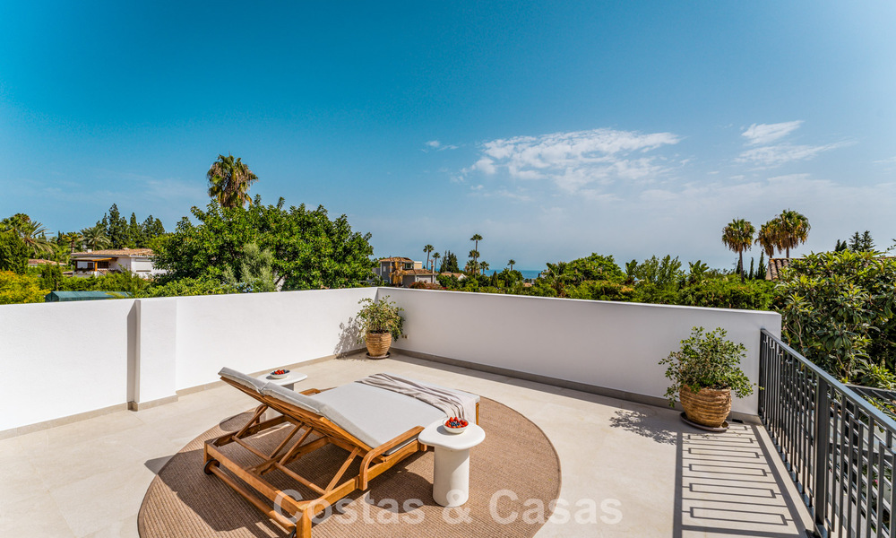 Luxueus gerenoveerd villa met zeezicht te koop aan Marbella’s Golden Mile 786916