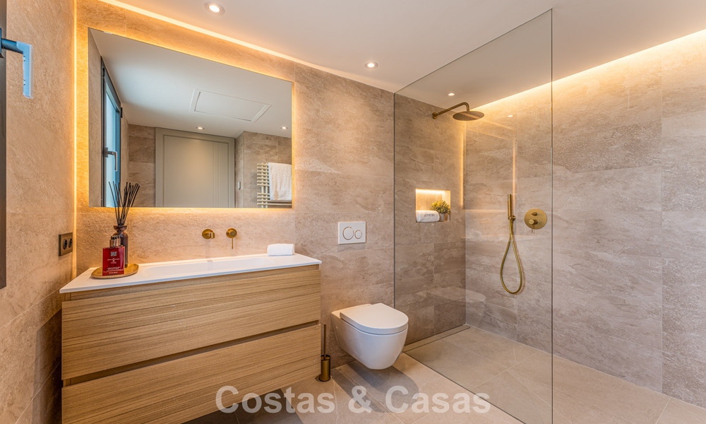 Luxueus gerenoveerd villa met zeezicht te koop aan Marbella’s Golden Mile 786921