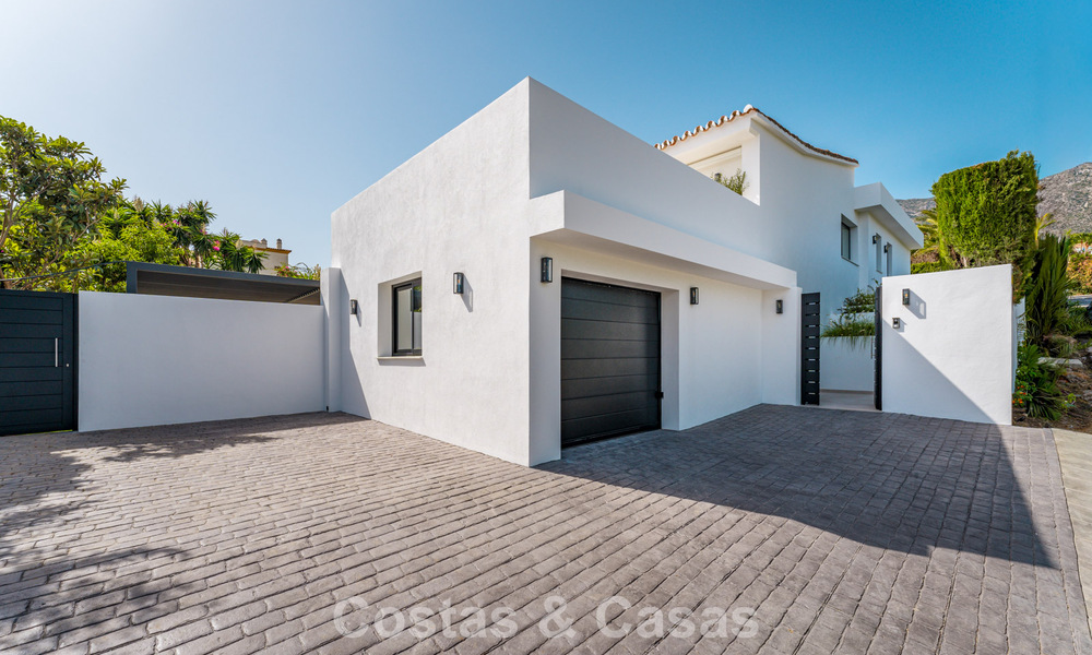 Luxueus gerenoveerd villa met zeezicht te koop aan Marbella’s Golden Mile 786931