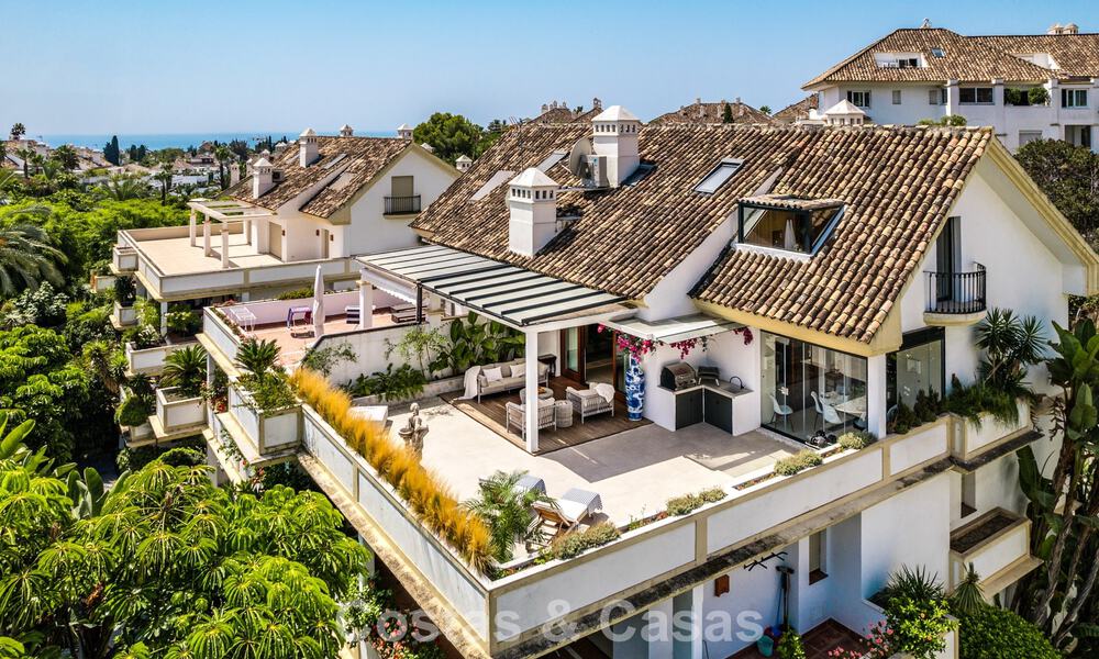 Eigentijds ingericht duplex penthouse te koop in een beveiligde urbanisatie op Marbella’s prestigieuze Golden Mile 786965