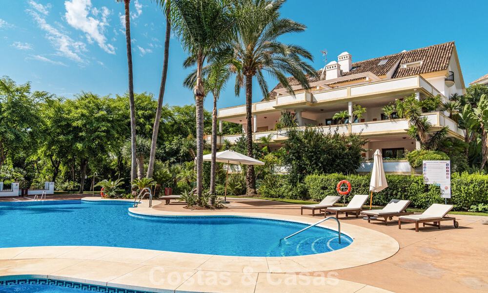 Eigentijds ingericht duplex penthouse te koop in een beveiligde urbanisatie op Marbella’s prestigieuze Golden Mile 786966