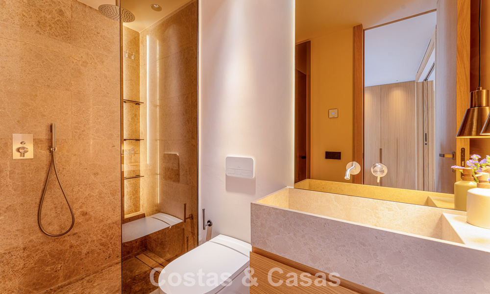 Eigentijds ingericht duplex penthouse te koop in een beveiligde urbanisatie op Marbella’s prestigieuze Golden Mile 786968