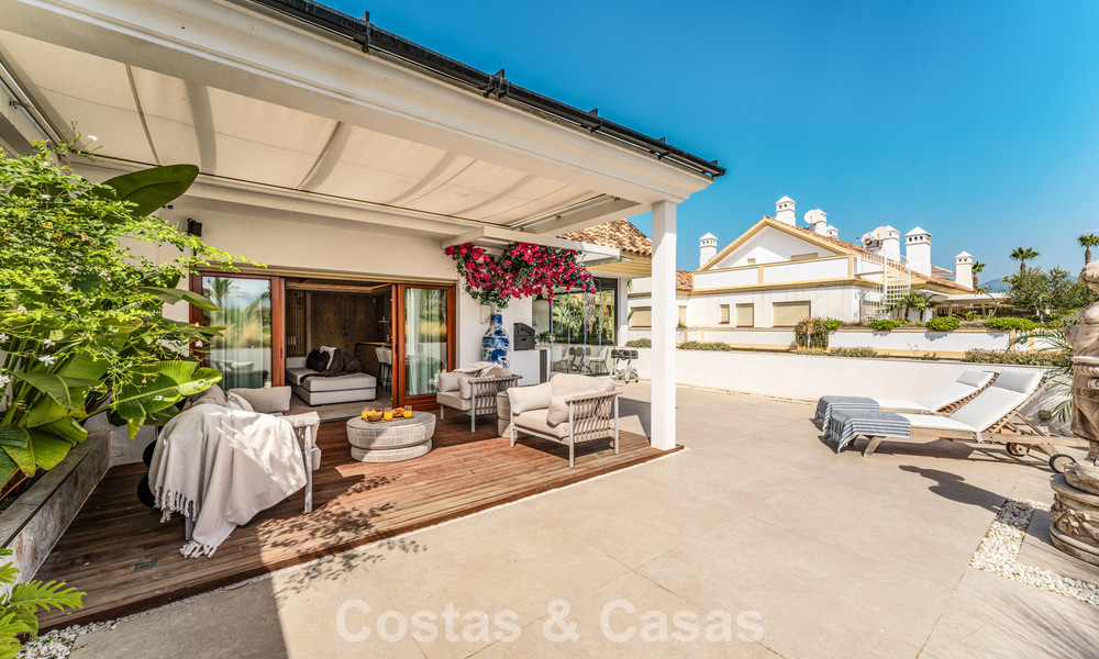 Eigentijds ingericht duplex penthouse te koop in een beveiligde urbanisatie op Marbella’s prestigieuze Golden Mile 786973
