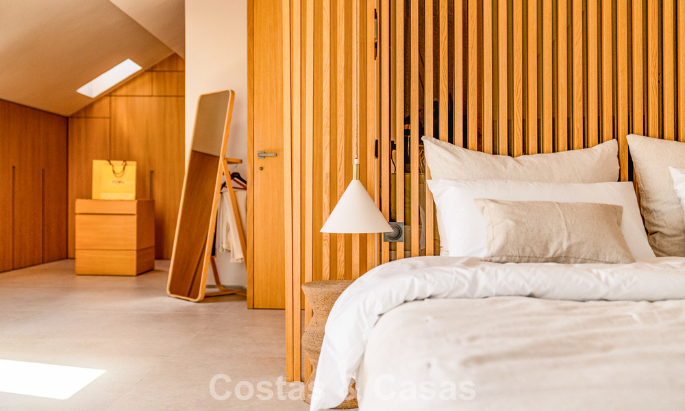 Eigentijds ingericht duplex penthouse te koop in een beveiligde urbanisatie op Marbella’s prestigieuze Golden Mile 786974