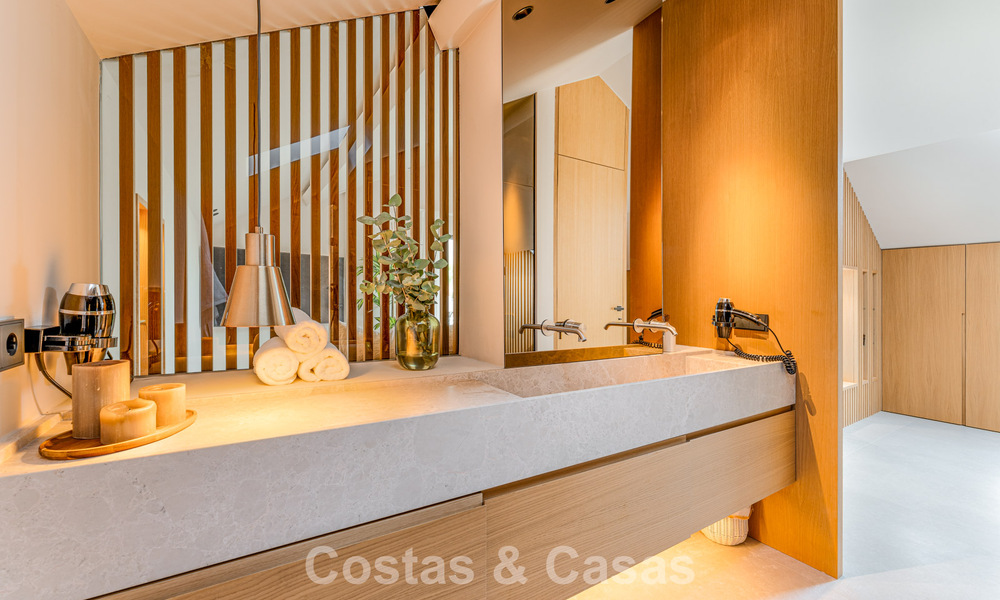 Eigentijds ingericht duplex penthouse te koop in een beveiligde urbanisatie op Marbella’s prestigieuze Golden Mile 786975