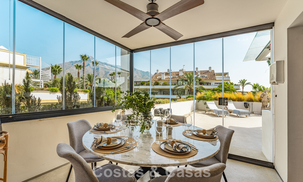 Eigentijds ingericht duplex penthouse te koop in een beveiligde urbanisatie op Marbella’s prestigieuze Golden Mile 786976