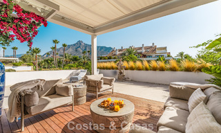 Eigentijds ingericht duplex penthouse te koop in een beveiligde urbanisatie op Marbella’s prestigieuze Golden Mile 786979 