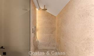Eigentijds ingericht duplex penthouse te koop in een beveiligde urbanisatie op Marbella’s prestigieuze Golden Mile 786981 