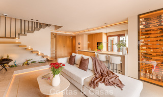 Eigentijds ingericht duplex penthouse te koop in een beveiligde urbanisatie op Marbella’s prestigieuze Golden Mile 786983 