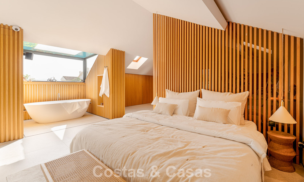 Eigentijds ingericht duplex penthouse te koop in een beveiligde urbanisatie op Marbella’s prestigieuze Golden Mile 786987