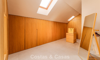 Eigentijds ingericht duplex penthouse te koop in een beveiligde urbanisatie op Marbella’s prestigieuze Golden Mile 786989 