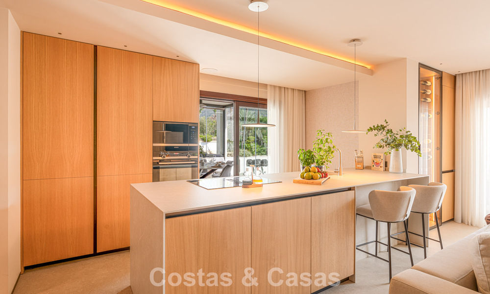 Eigentijds ingericht duplex penthouse te koop in een beveiligde urbanisatie op Marbella’s prestigieuze Golden Mile 786990