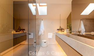 Eigentijds ingericht duplex penthouse te koop in een beveiligde urbanisatie op Marbella’s prestigieuze Golden Mile 786992 