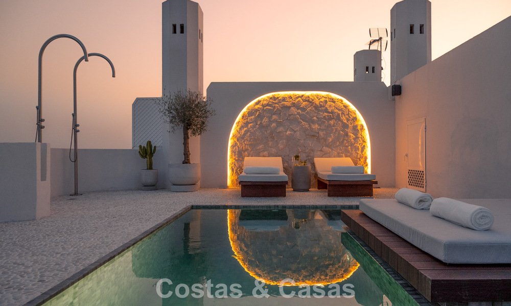 Eigentijds gerenoveerd Penthouse met privézwembad en panoramisch zeezicht te koop op Marbella’s Golden Mile 787011