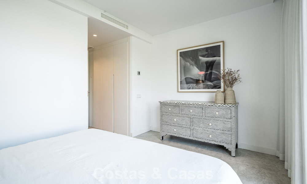 Instapklaar, modern, ruim 4-slaapkamer appartement te koop met ruime privétuin in luxe resort ten oosten van Marbella centrum 787076