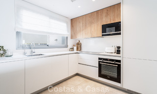 Instapklaar, modern, ruim 4-slaapkamer appartement te koop met ruime privétuin in luxe resort ten oosten van Marbella centrum 787085 
