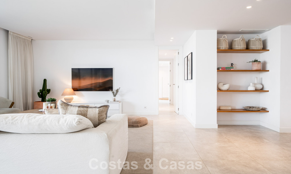 Instapklaar, modern, ruim 4-slaapkamer appartement te koop met ruime privétuin in luxe resort ten oosten van Marbella centrum 787086