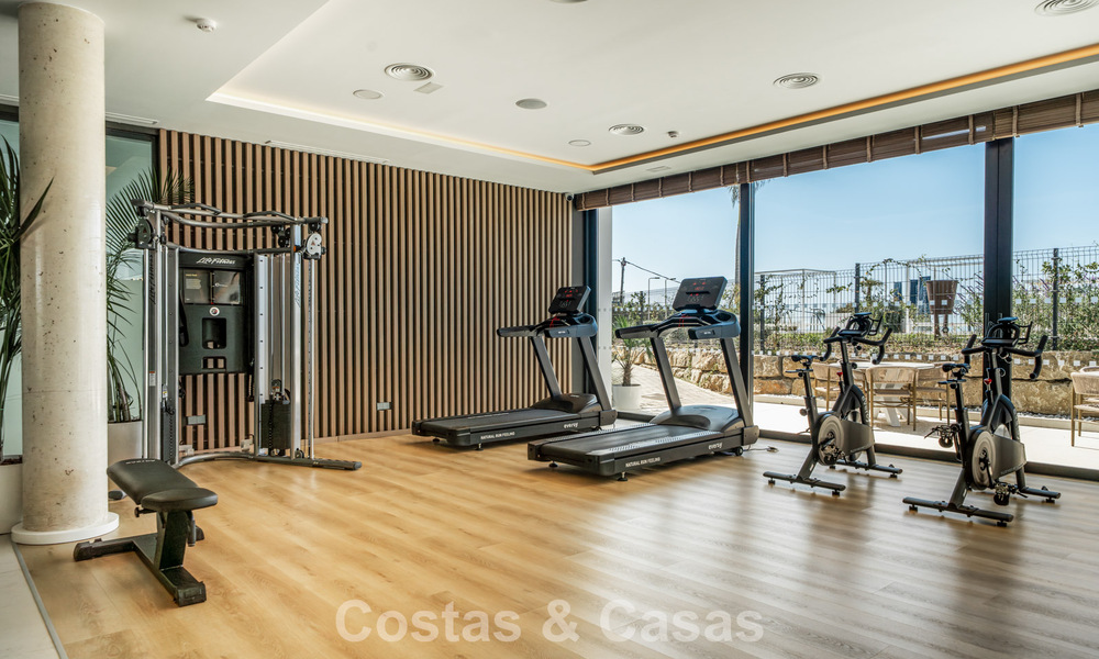 Instapklaar, modern, ruim 4-slaapkamer appartement te koop met ruime privétuin in luxe resort ten oosten van Marbella centrum 787090
