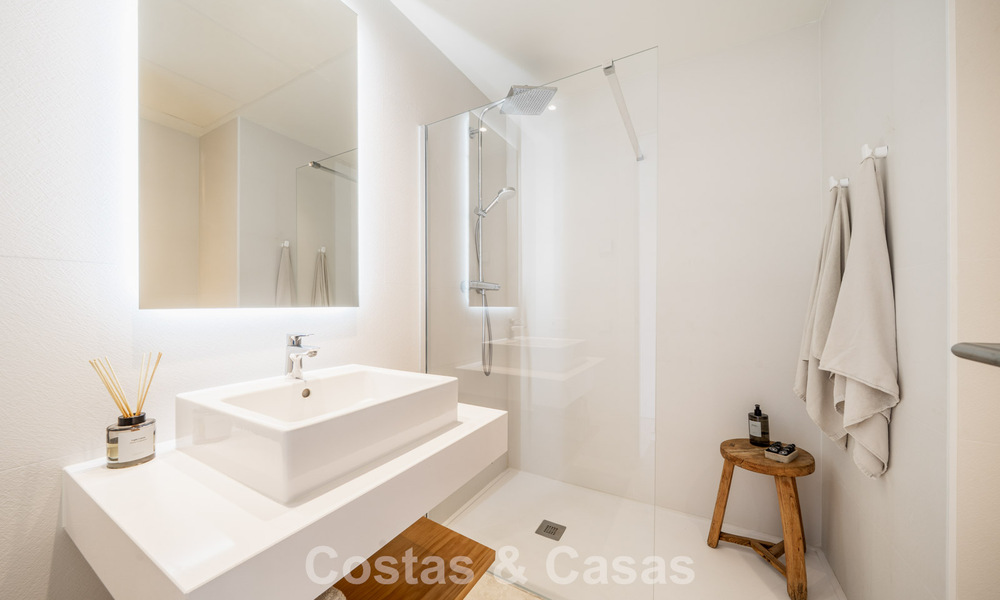 Instapklaar, modern, ruim 4-slaapkamer appartement te koop met ruime privétuin in luxe resort ten oosten van Marbella centrum 787103