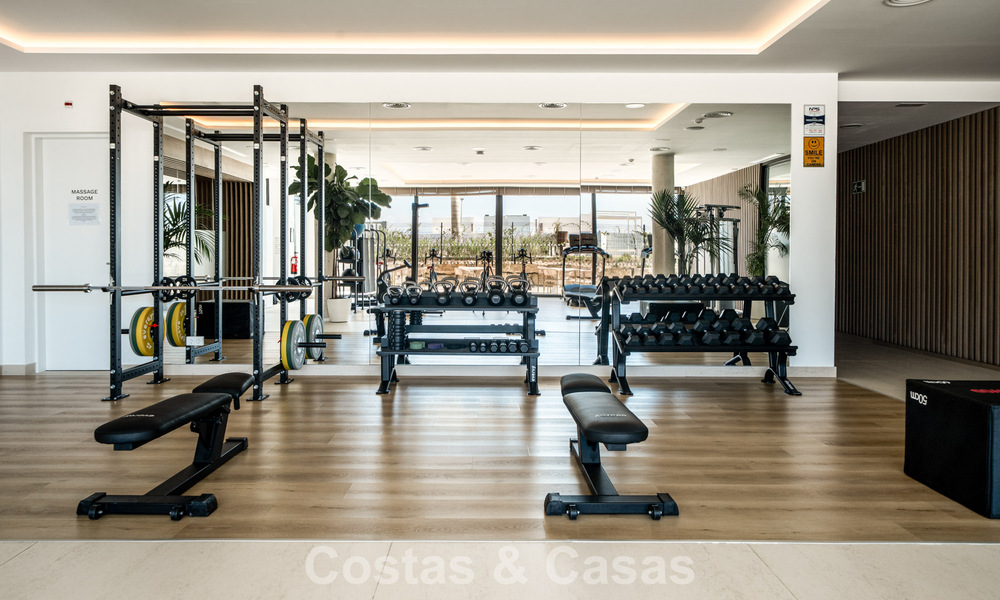 Instapklaar, modern, ruim 4-slaapkamer appartement te koop met ruime privétuin in luxe resort ten oosten van Marbella centrum 787106