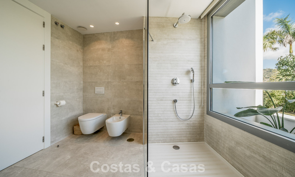 Instapklaar, modern, ruim 4-slaapkamer appartement te koop met ruime privétuin in luxe resort ten oosten van Marbella centrum 787107