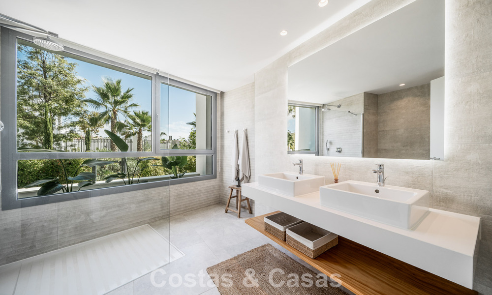 Instapklaar, modern, ruim 4-slaapkamer appartement te koop met ruime privétuin in luxe resort ten oosten van Marbella centrum 787108