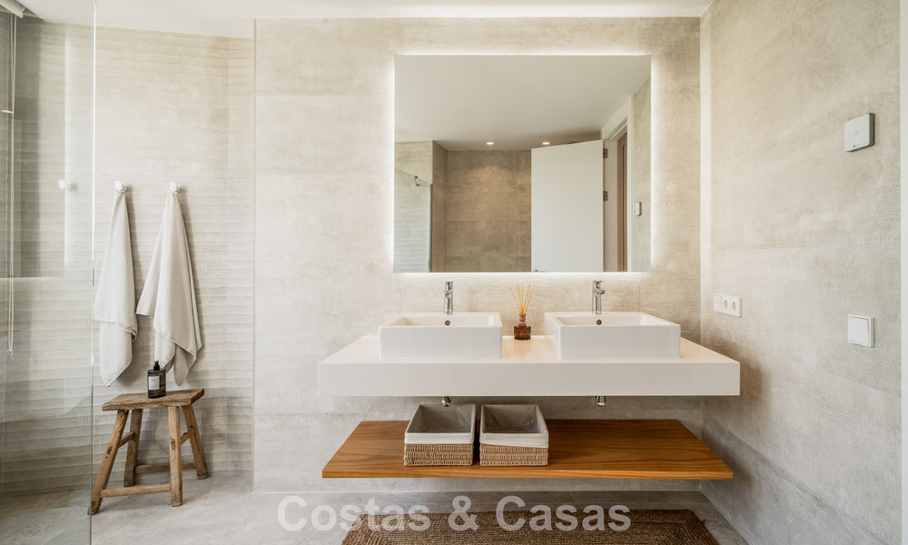 Instapklaar, modern, ruim 4-slaapkamer appartement te koop met ruime privétuin in luxe resort ten oosten van Marbella centrum 787111