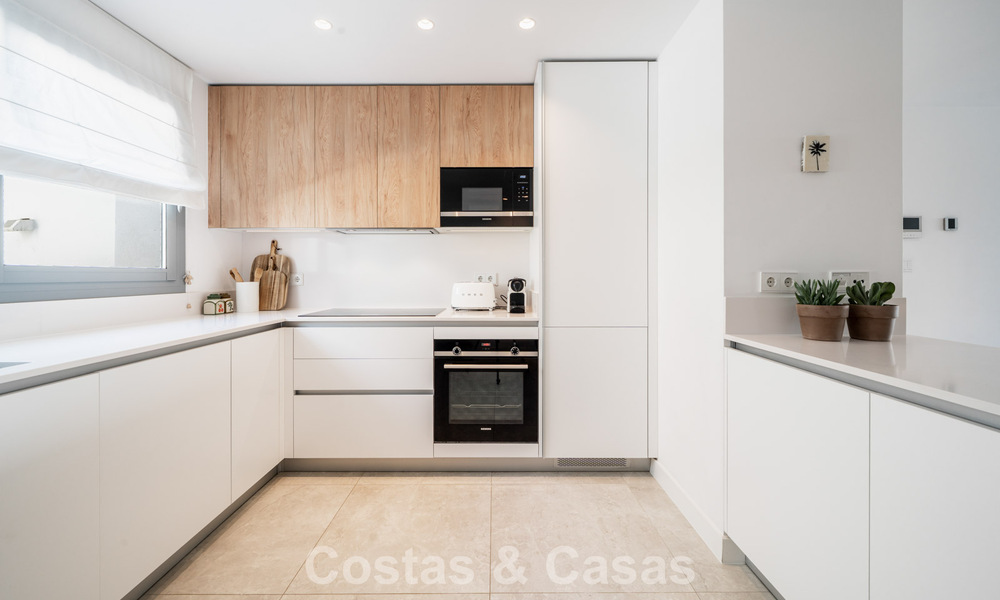 Instapklaar, modern, ruim 4-slaapkamer appartement te koop met ruime privétuin in luxe resort ten oosten van Marbella centrum 787114