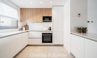 Instapklaar, modern, ruim 4-slaapkamer appartement te koop met ruime privétuin in luxe resort ten oosten van Marbella centrum 787114 