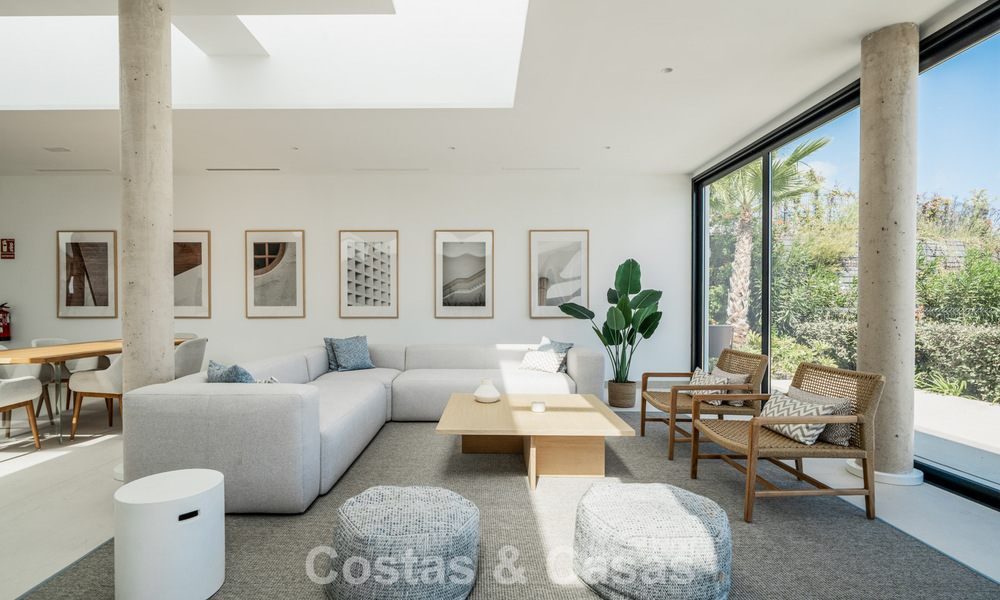 Instapklaar, modern, ruim 4-slaapkamer appartement te koop met ruime privétuin in luxe resort ten oosten van Marbella centrum 787117